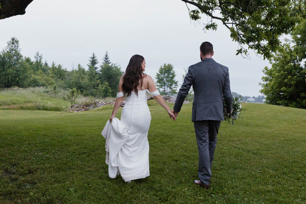 bride & groom at homestead 1880 in Ottawa, ON.