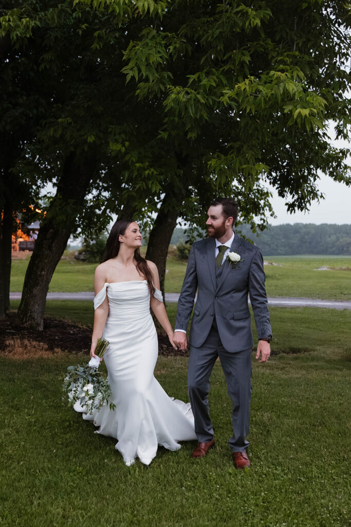 bride & groom at homestead 1880 in Ottawa, ON.