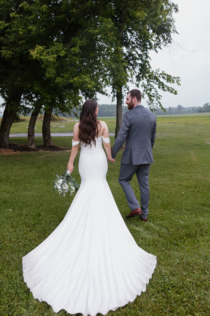 bride & groom at homestead 1880 in Ottawa, ON.