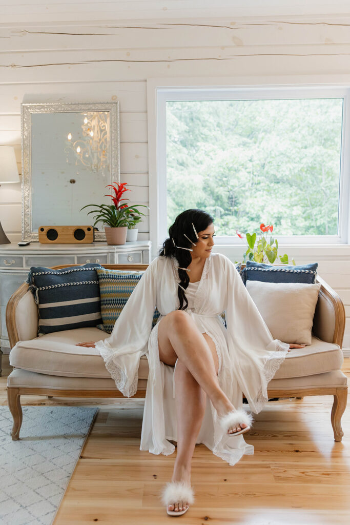 Bride getting ready portrait at Le Belvedere in Wakefield, QC.