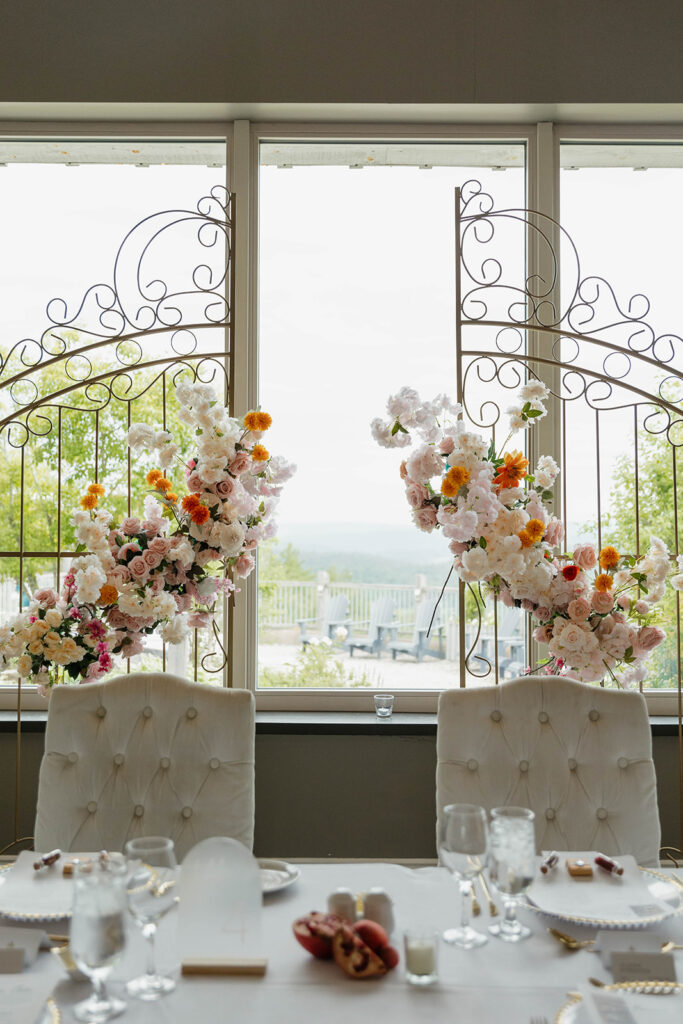 Decor of head table at Le Belvedere in Wakefield, QC.