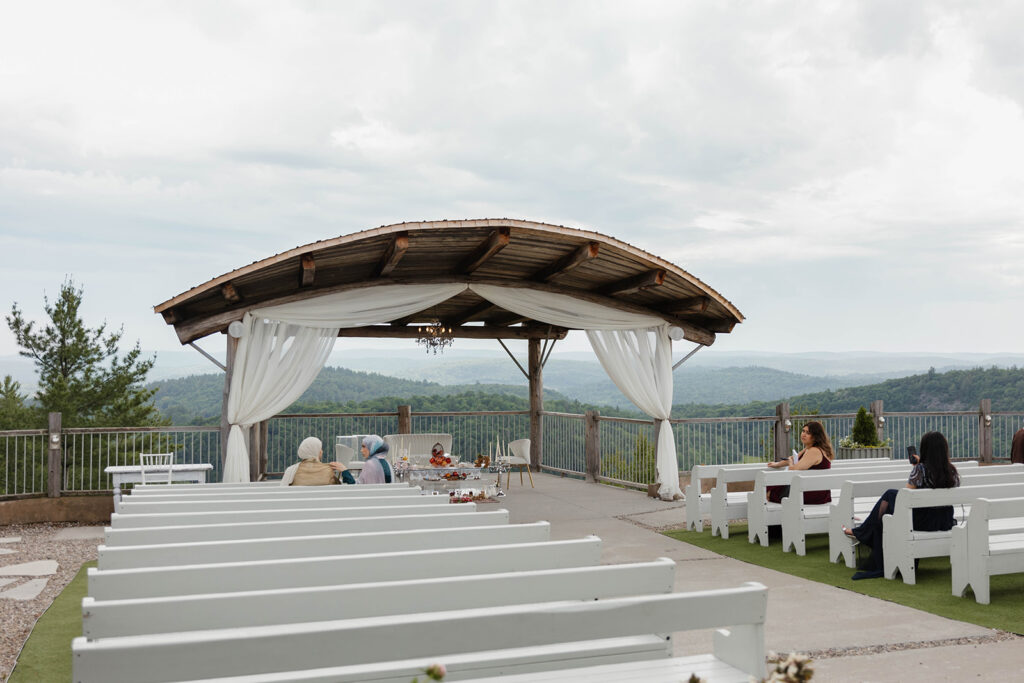 Wedding ceremony space at Le Belvedere in Wakefield, QC. 