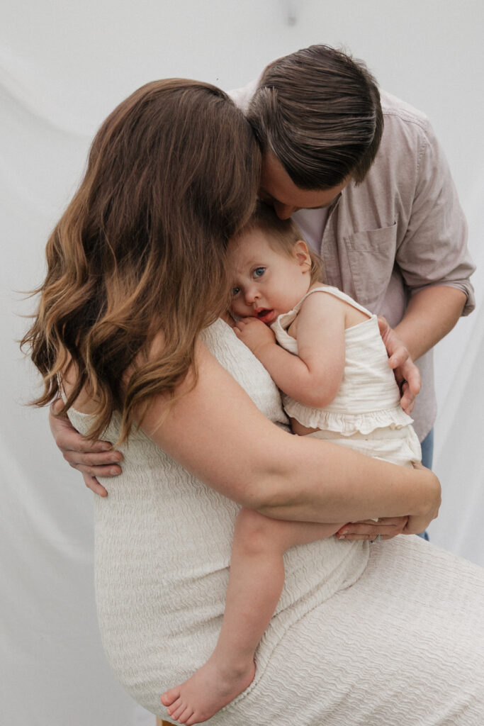 white sheet in the field in Pembroke, Ontario family maternity session