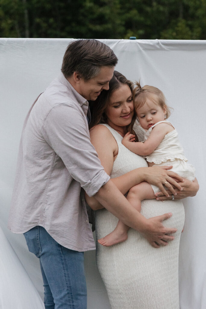 white sheet in the field in Pembroke, Ontario family maternity session