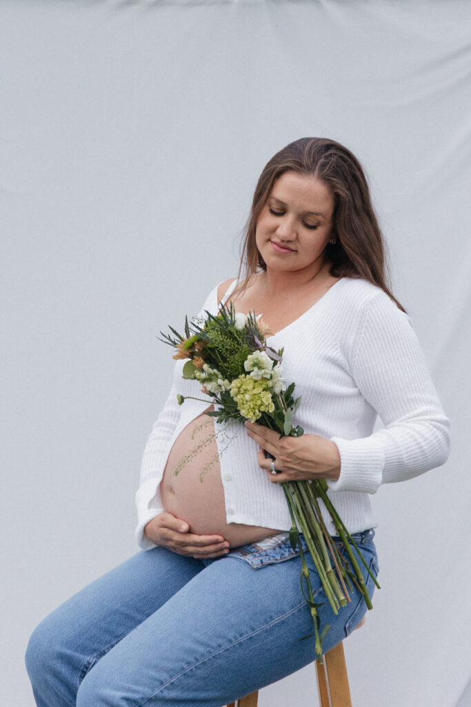 white sheet in the field in Pembroke, Ontario family maternity session