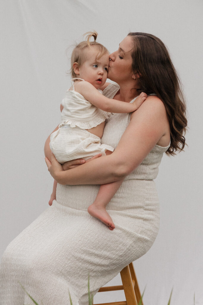 white sheet in the field in Pembroke, Ontario family maternity session