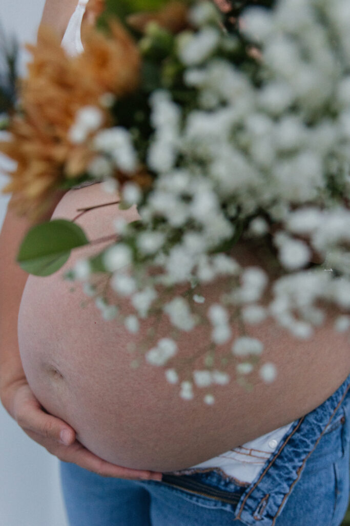 white sheet in the field in Pembroke, Ontario family maternity session
