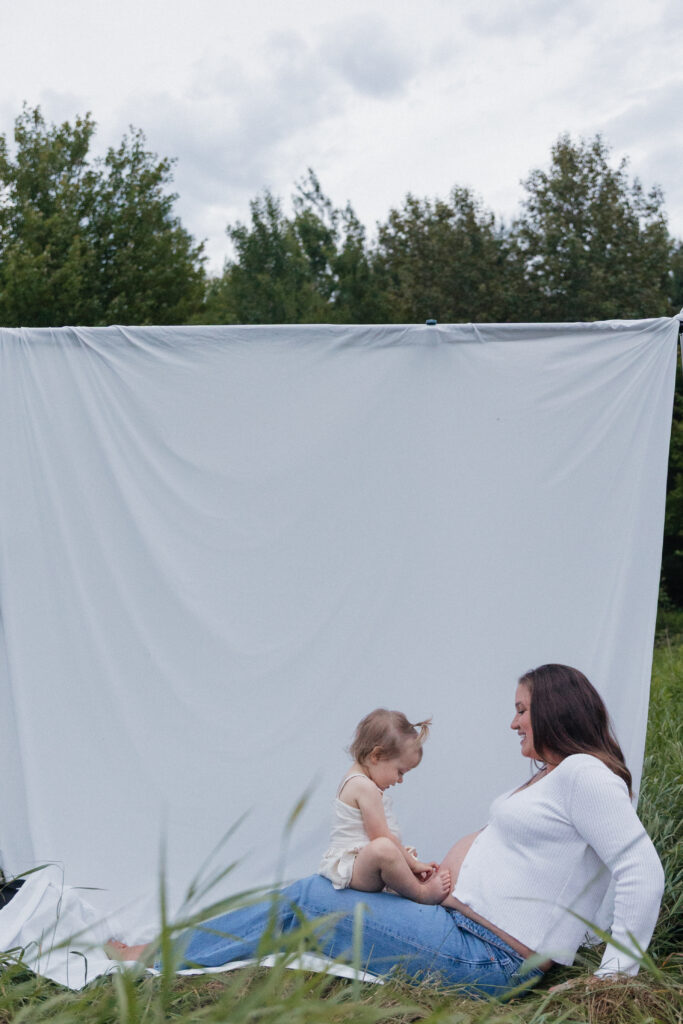 white sheet in the field in Pembroke, Ontario family maternity session