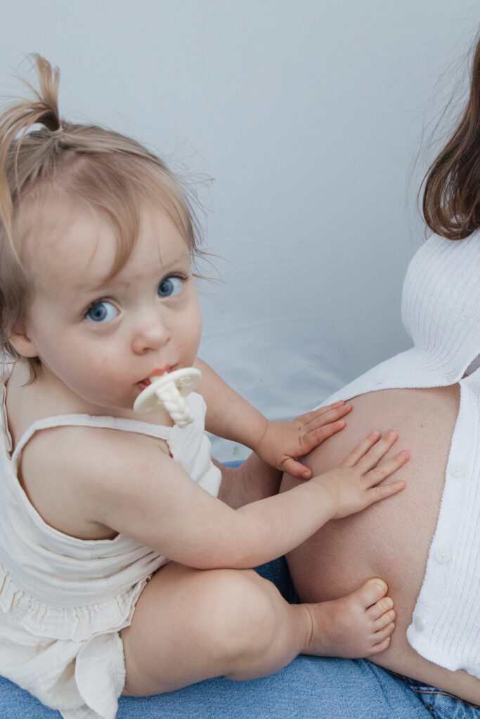 white sheet in the field in Pembroke, Ontario family maternity session