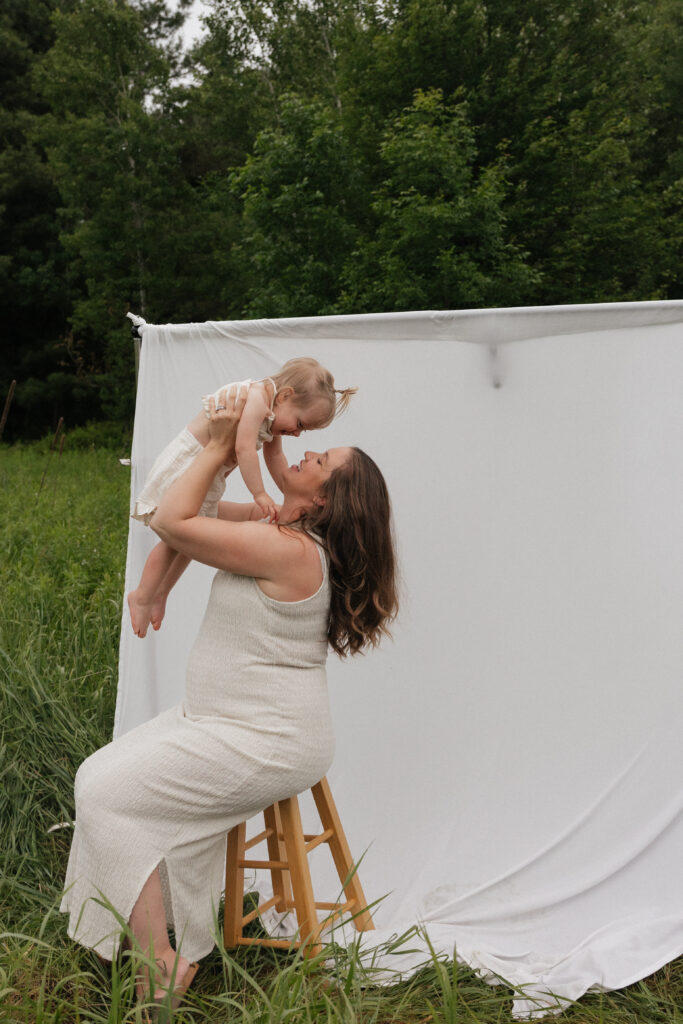 white sheet in the field in Pembroke, Ontario family maternity session