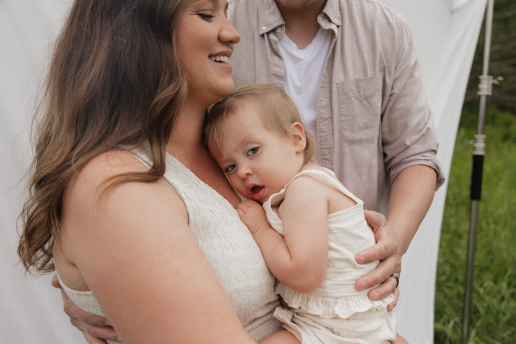 white sheet in the field in Pembroke, Ontario family maternity session